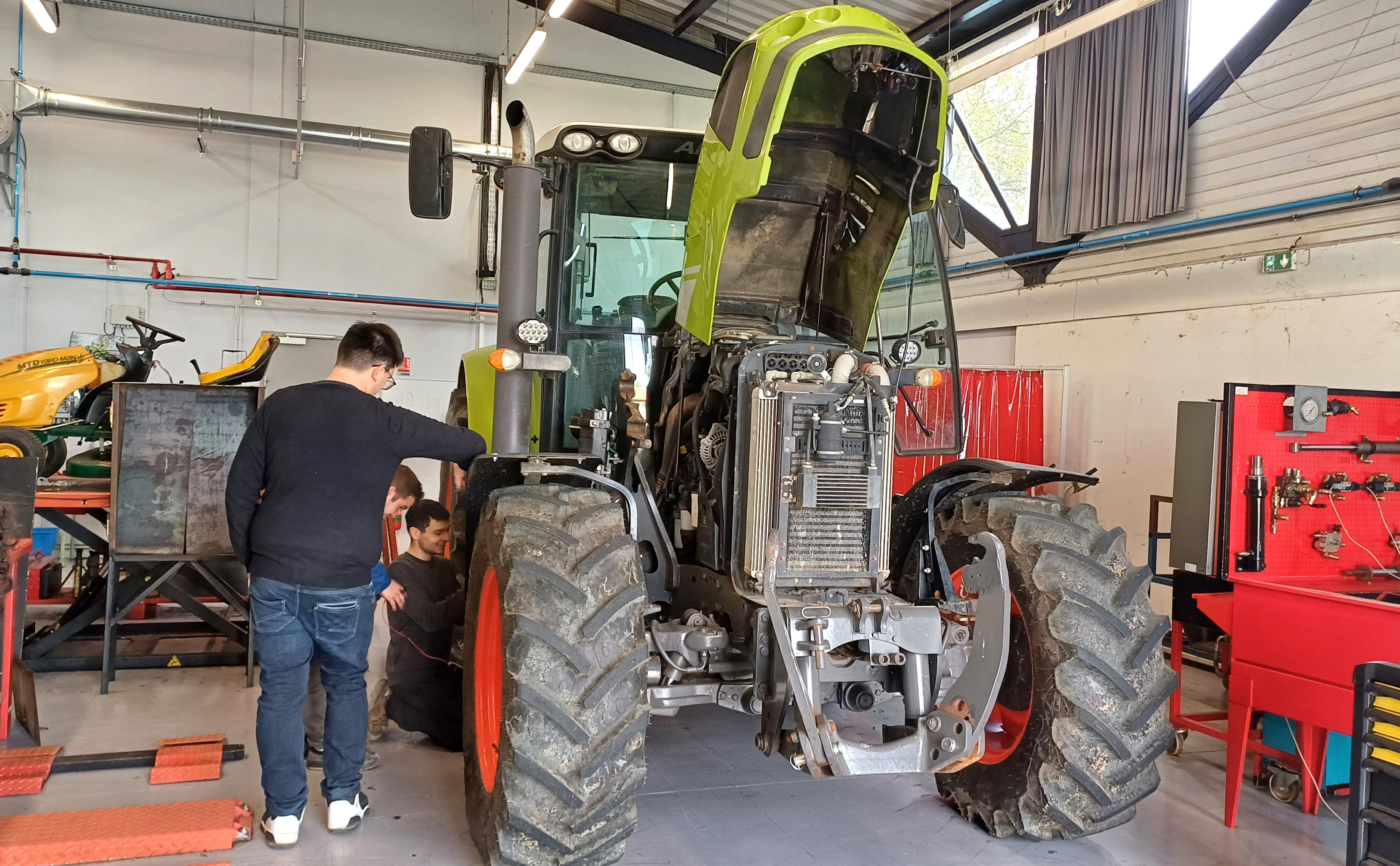 2024 Maintenance de tracteurs et matériel agricole